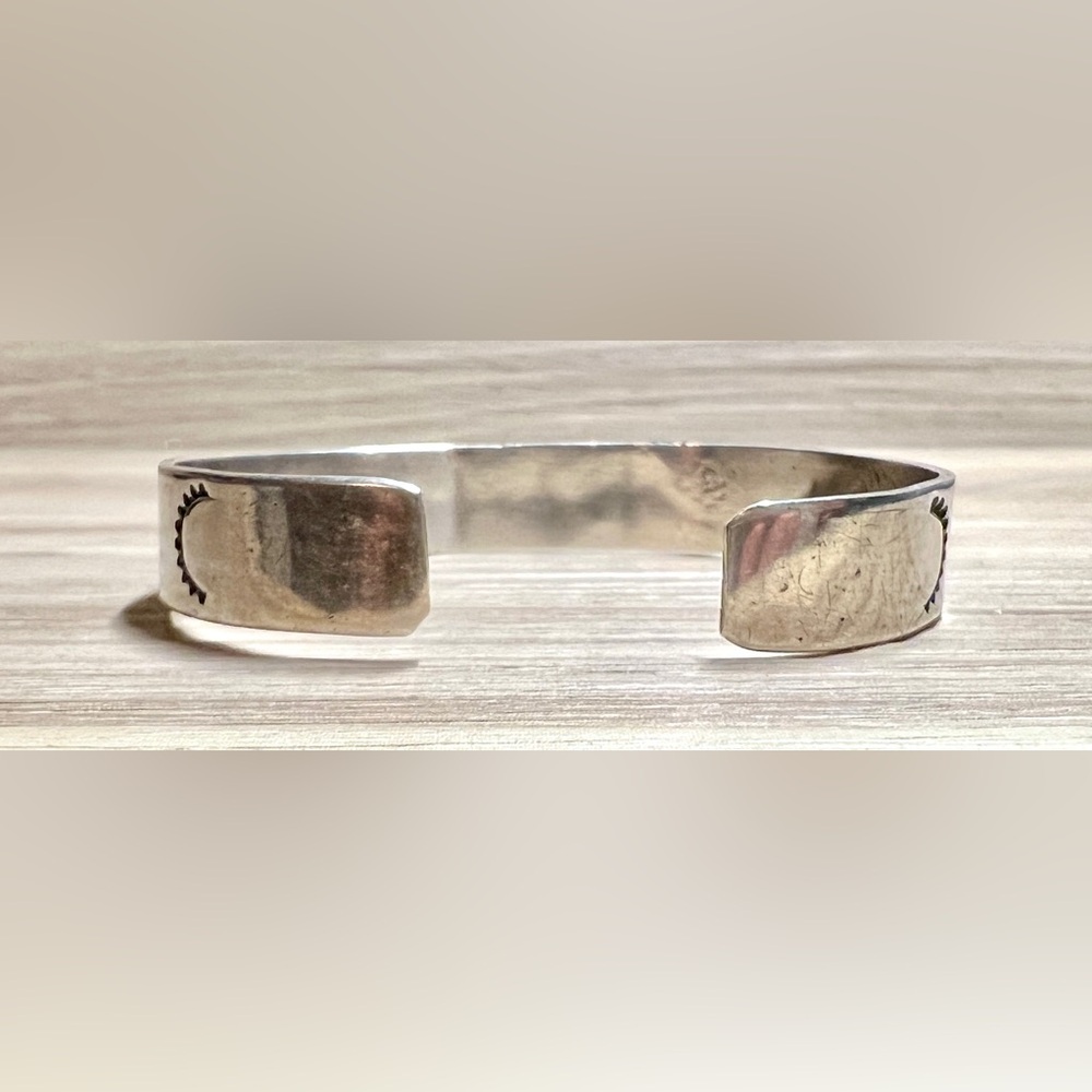 Navajo Designer Signed J Tom Sterling Silver Turquoise Inlay Cuff Bracelet - Picture 3 of 7